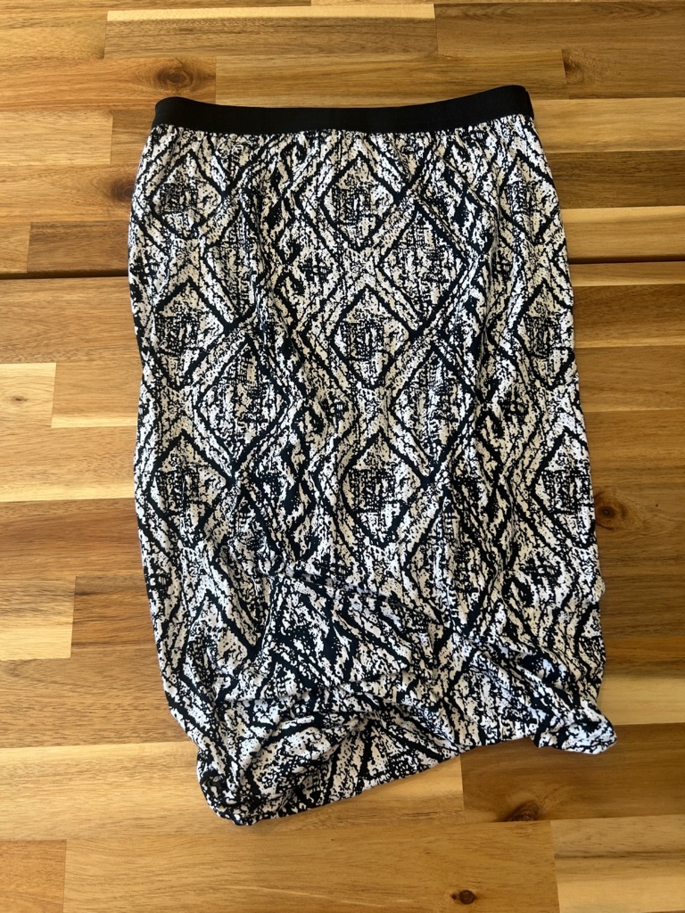 Black and White Printed Mini Scrunch Skirt